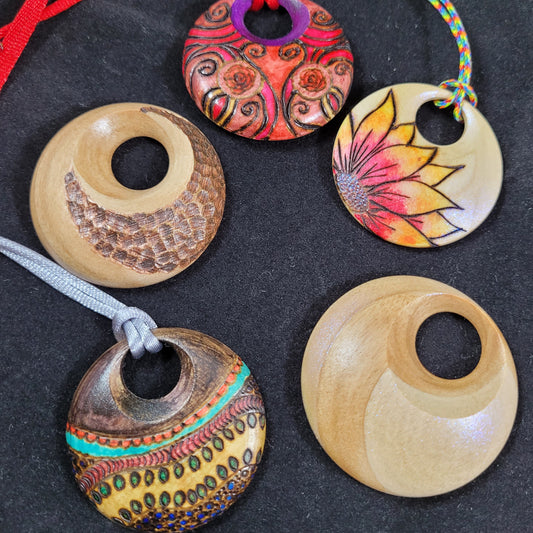 WOODTURNING - TURNING A PENDANT NECKLACE